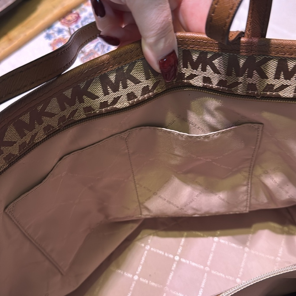 MICHAEL KORS Canvas Tote with Multiple Pockets and Gold Hardware EUC - Picture 11 of 13